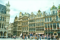Grand Place Brüssel, links kleiner Teil vom Stadhuis